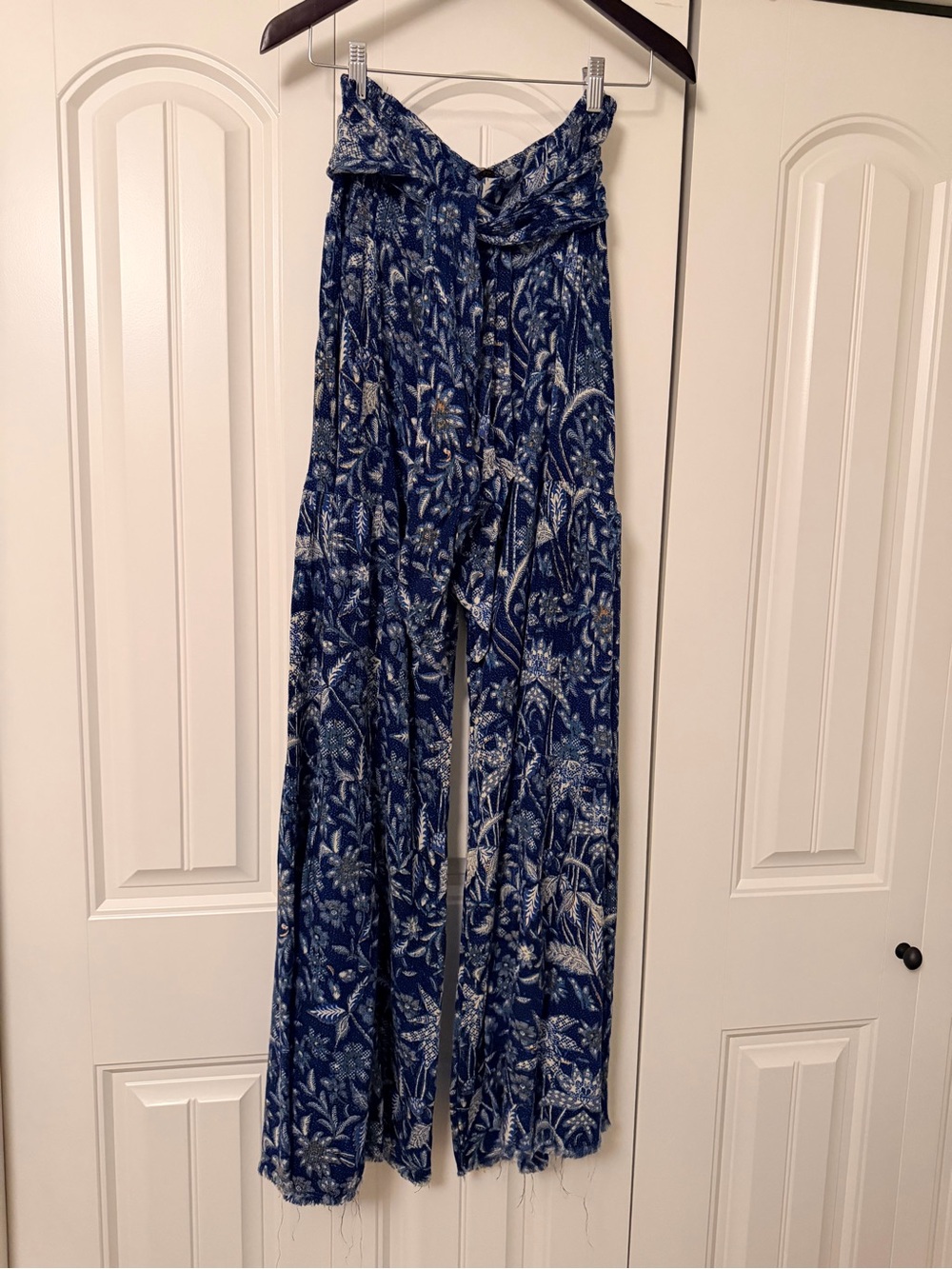 FP One Free People Aloha Tiered Wide Leg Pants Bandana Blue Floral Size L